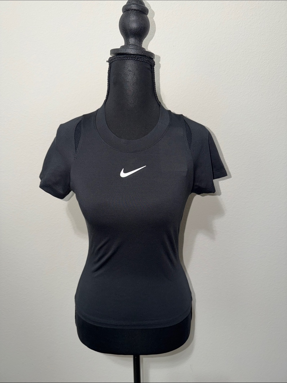 NWT NikeCourt Advantage
Women's Dri-FIT Short-Sleeve Tennis Top